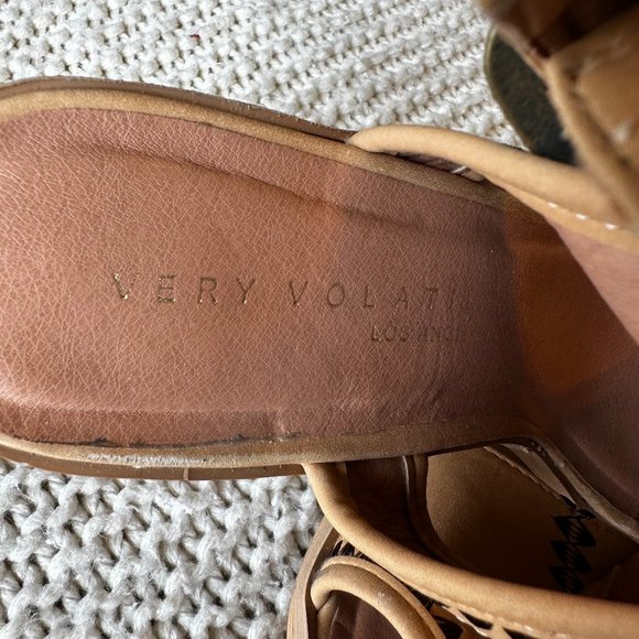 Very Volatile Odette Faux Leather Woven Tan Slingback Sandal Size 9 - Picture 6 of 8